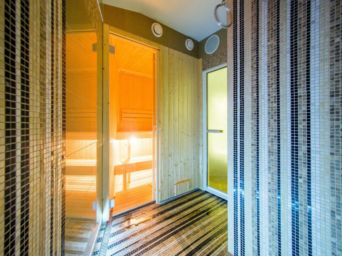 Hotel Krystal Luhacovice Bagian luar foto