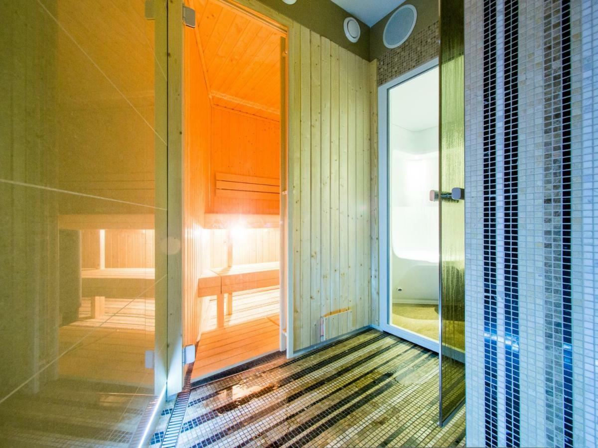 Hotel Krystal Luhacovice Bagian luar foto