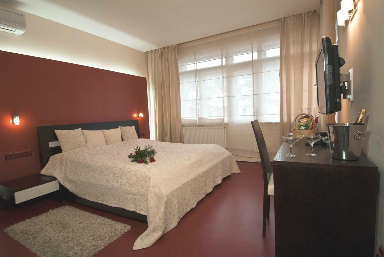 Hotel Krystal Luhacovice Bagian luar foto