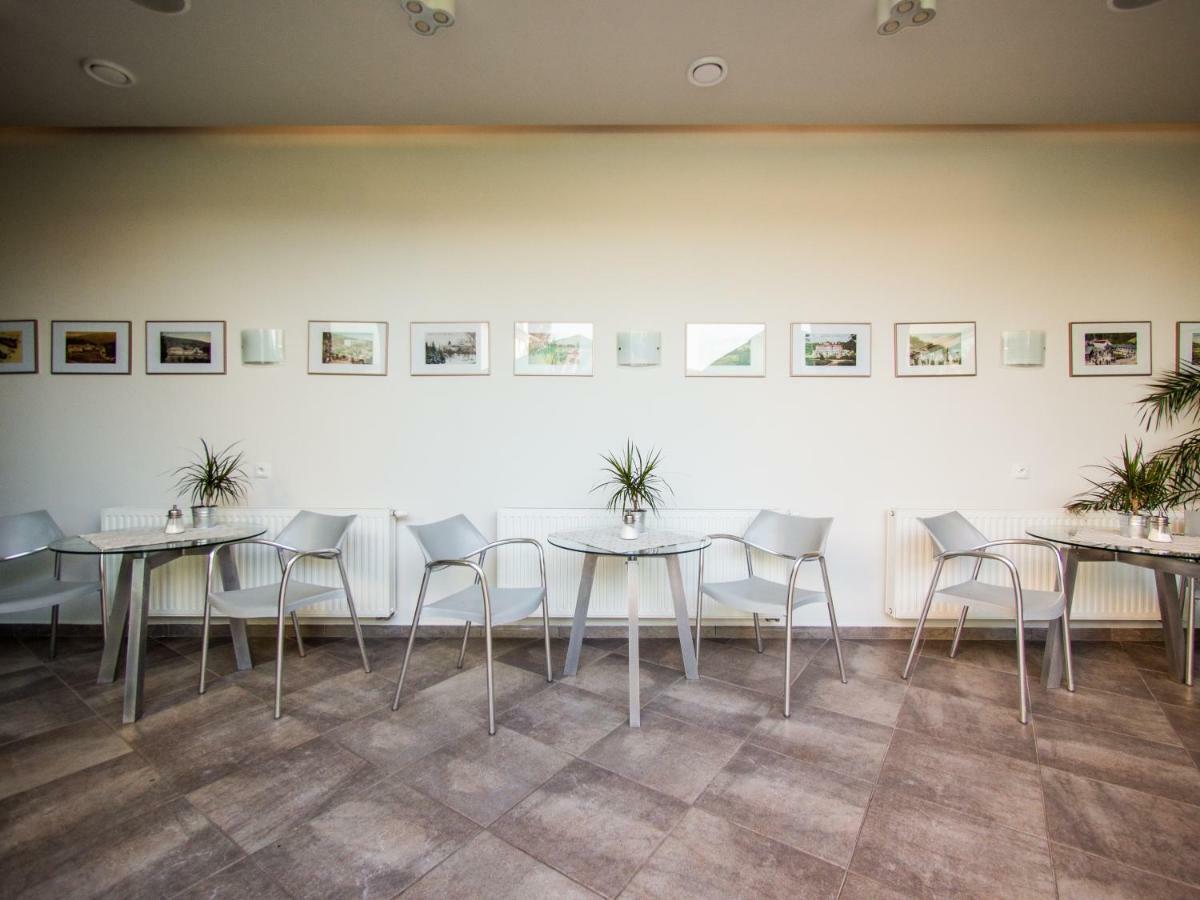 Hotel Krystal Luhacovice Bagian luar foto