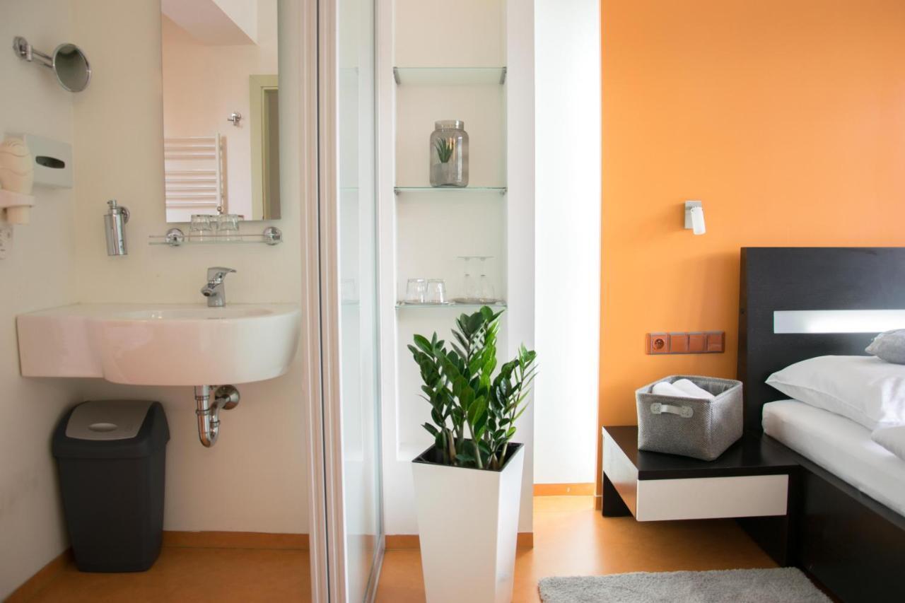 Hotel Krystal Luhacovice Bagian luar foto