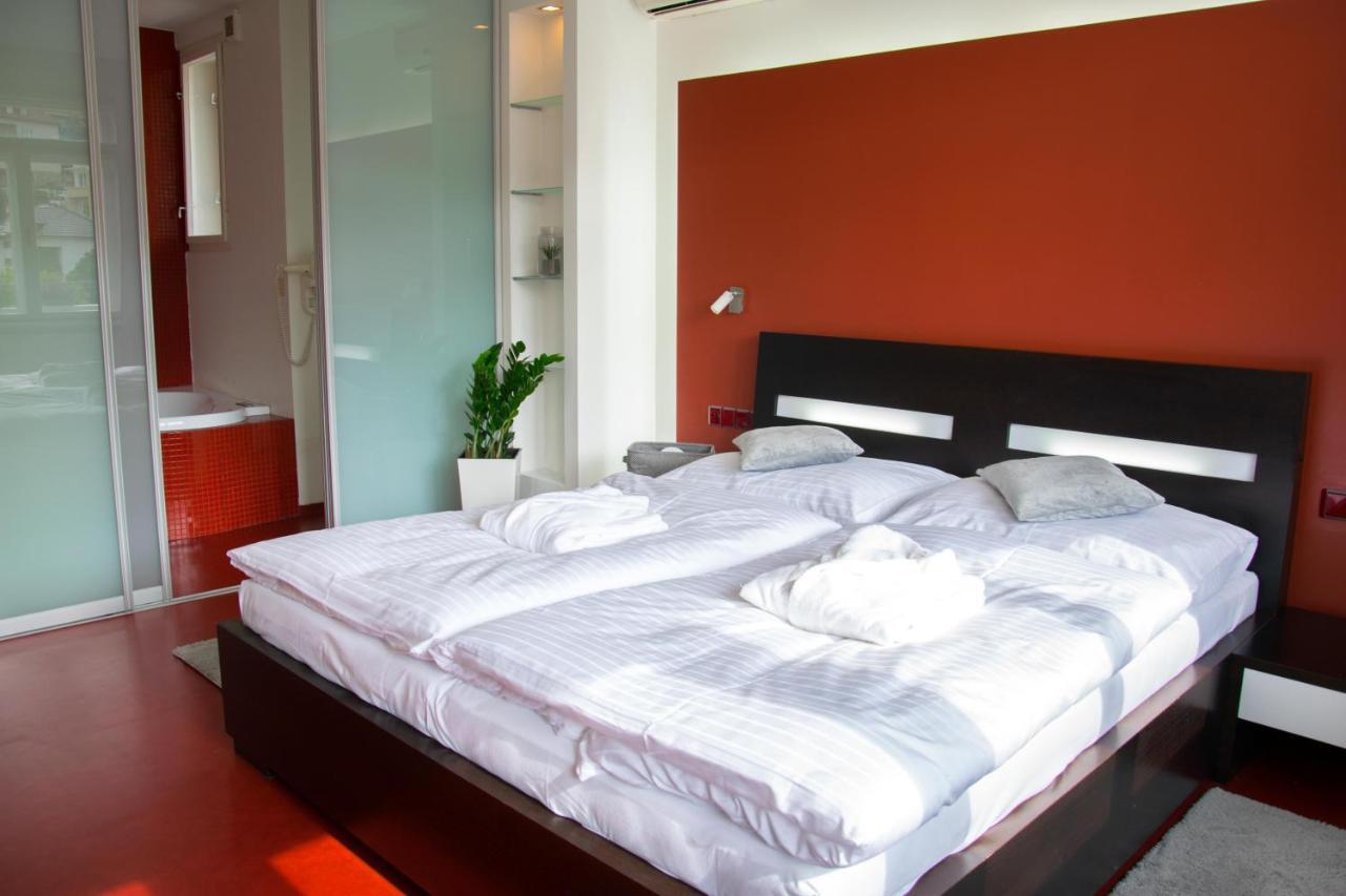 Hotel Krystal Luhacovice Bagian luar foto